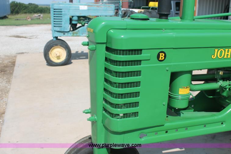 image for item F3304 1948 John Deere B tractor