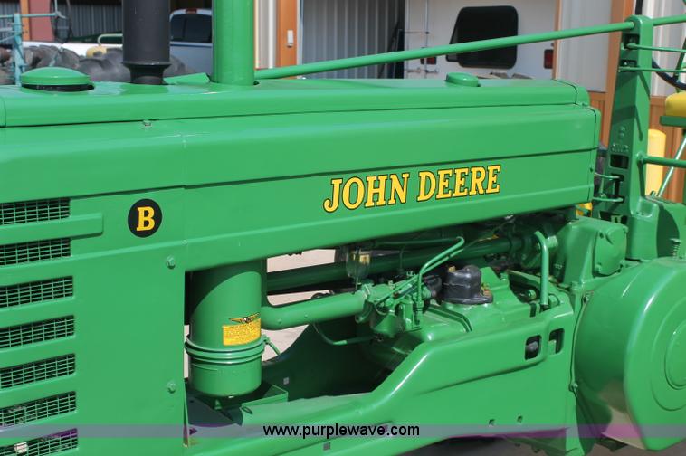 image for item F3304 1948 John Deere B tractor
