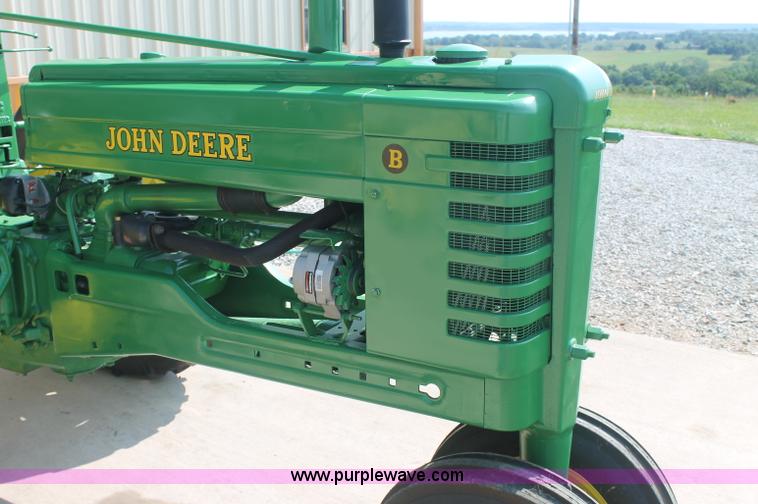 image for item F3304 1948 John Deere B tractor