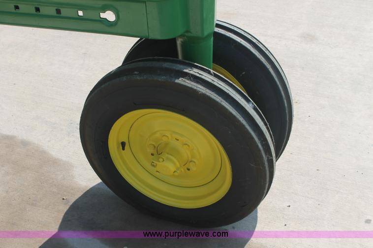 image for item F3304 1948 John Deere B tractor