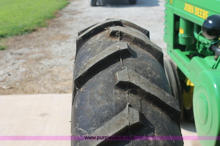 image for item F3304 1948 John Deere B tractor