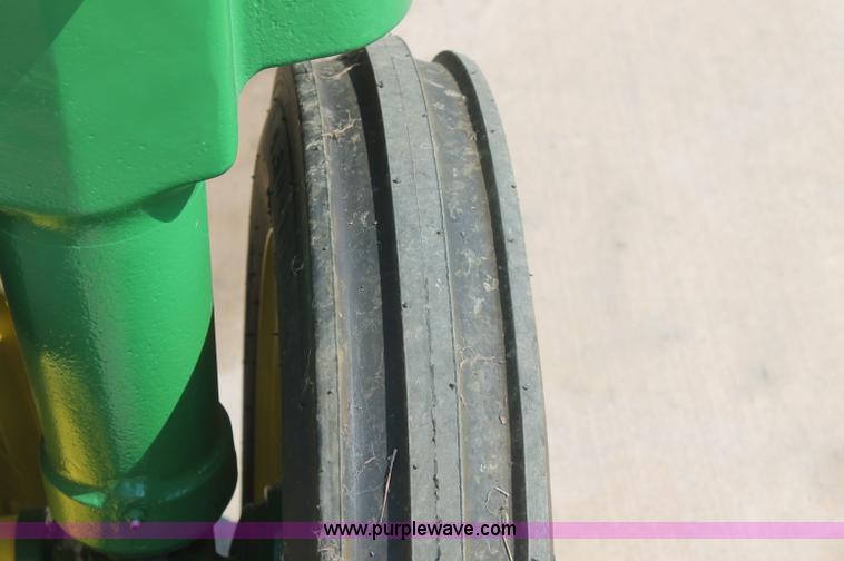 image for item F3304 1948 John Deere B tractor