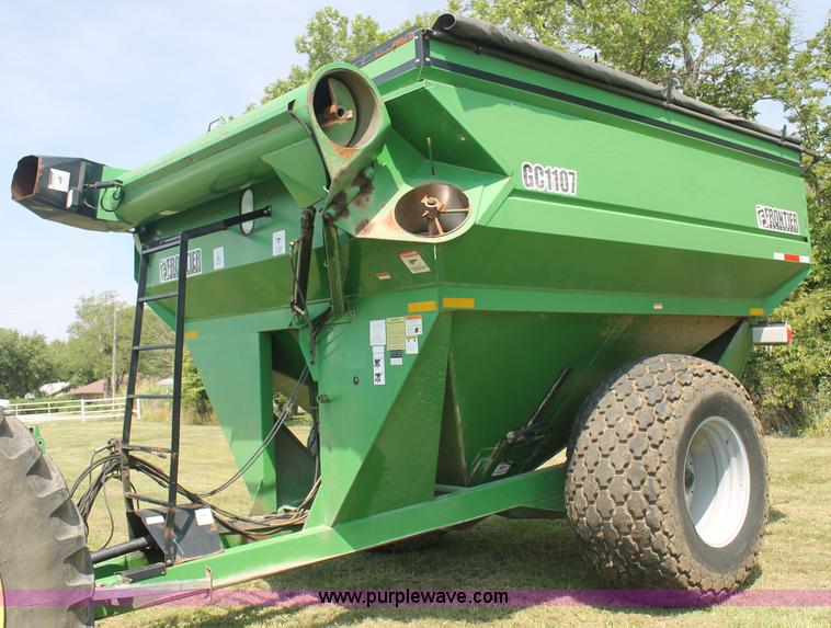 image for item F3307 2004 Frontier GC1107 grain cart