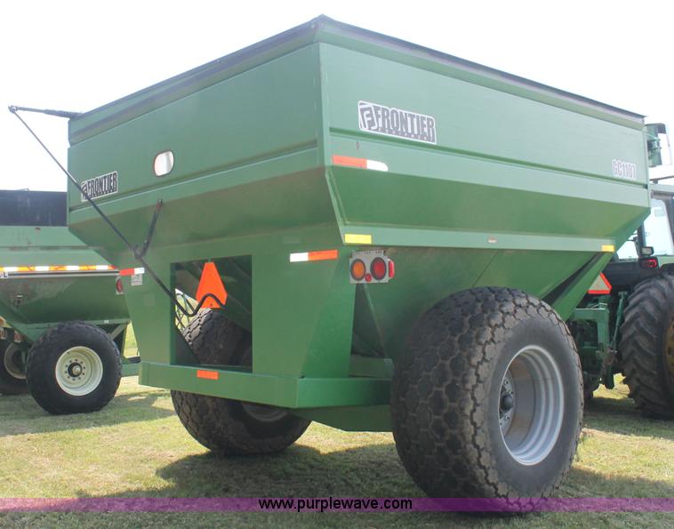 image for item F3307 2004 Frontier GC1107 grain cart