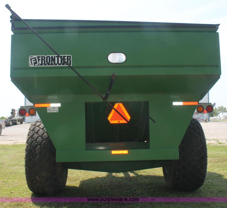 image for item F3307 2004 Frontier GC1107 grain cart
