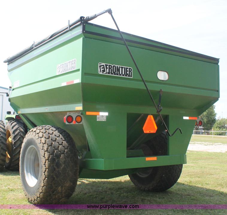 image for item F3307 2004 Frontier GC1107 grain cart