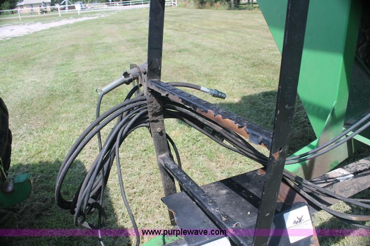 image for item F3307 2004 Frontier GC1107 grain cart