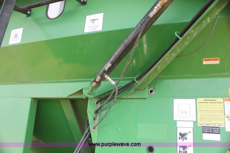 image for item F3307 2004 Frontier GC1107 grain cart