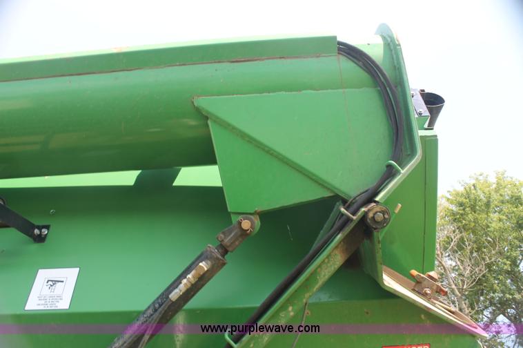 image for item F3307 2004 Frontier GC1107 grain cart