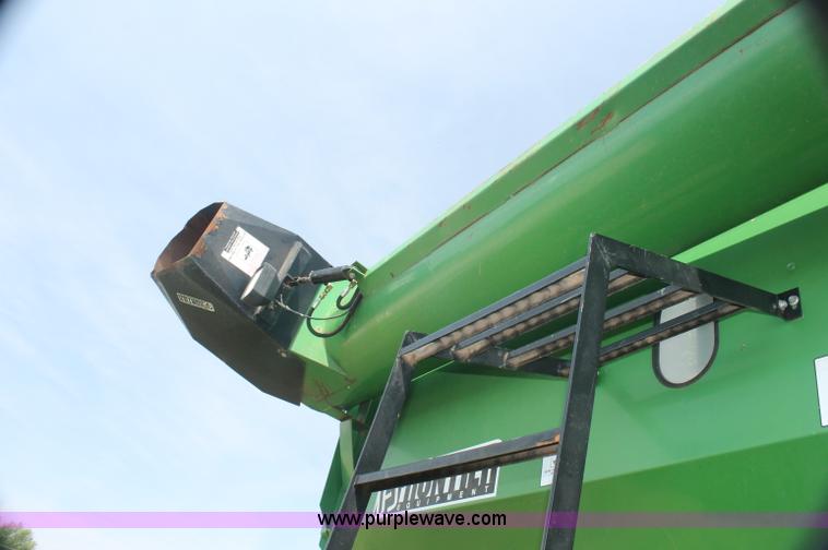 image for item F3307 2004 Frontier GC1107 grain cart