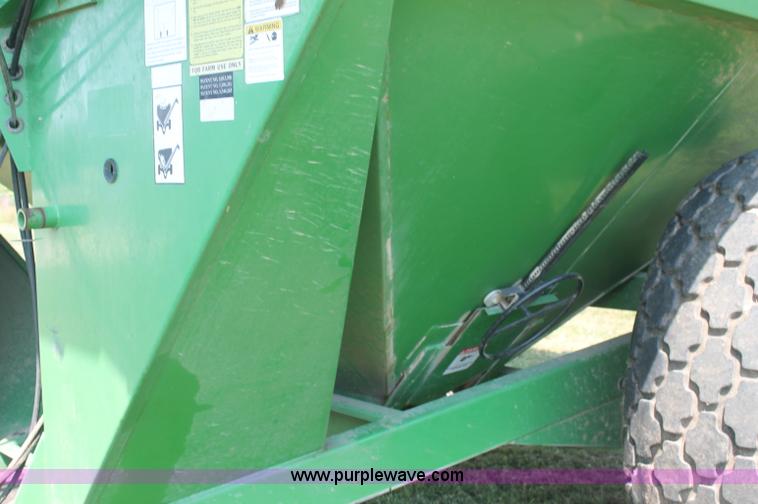 image for item F3307 2004 Frontier GC1107 grain cart