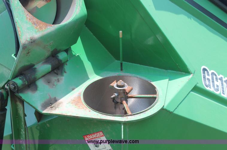 image for item F3307 2004 Frontier GC1107 grain cart