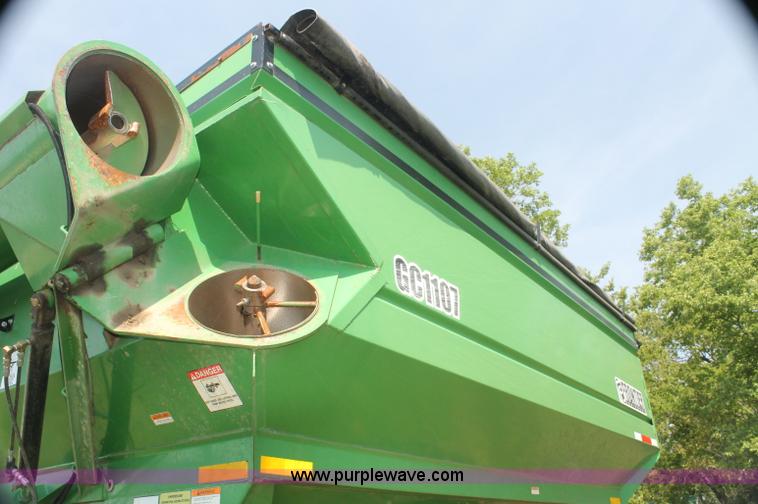 image for item F3307 2004 Frontier GC1107 grain cart