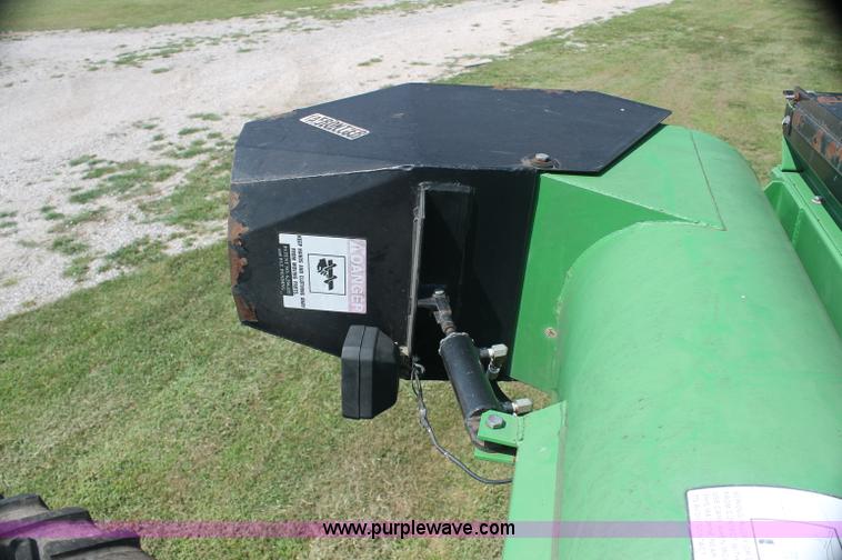 image for item F3307 2004 Frontier GC1107 grain cart