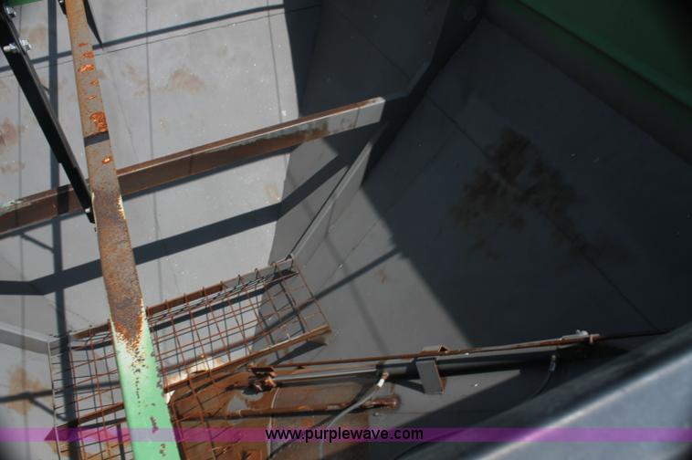 image for item F3307 2004 Frontier GC1107 grain cart