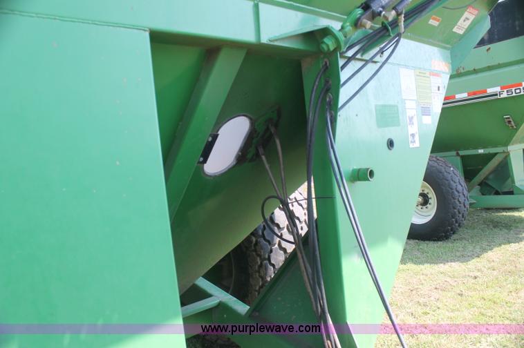 image for item F3307 2004 Frontier GC1107 grain cart