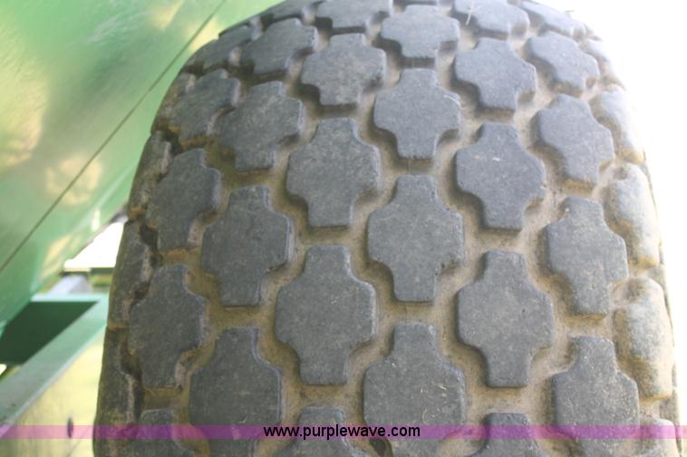 image for item F3307 2004 Frontier GC1107 grain cart