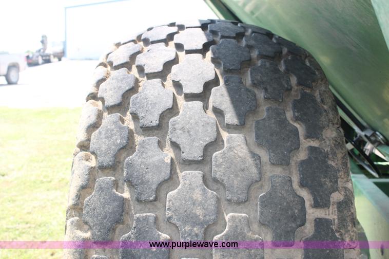 image for item F3307 2004 Frontier GC1107 grain cart