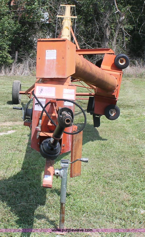 image for item F3309 1999 Westfield MK100-61 portable auger