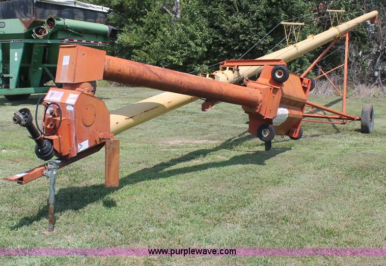 image for item F3309 1999 Westfield MK100-61 portable auger