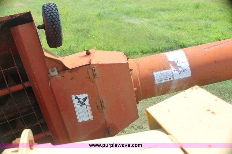 image for item F3309 1999 Westfield MK100-61 portable auger