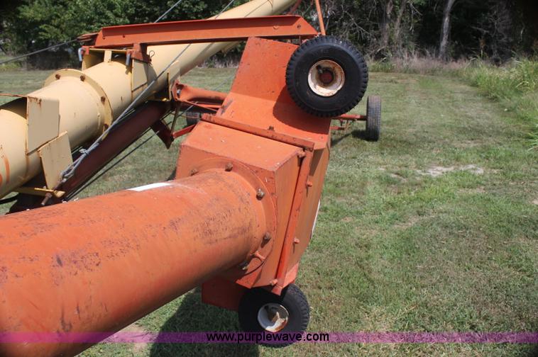 image for item F3309 1999 Westfield MK100-61 portable auger