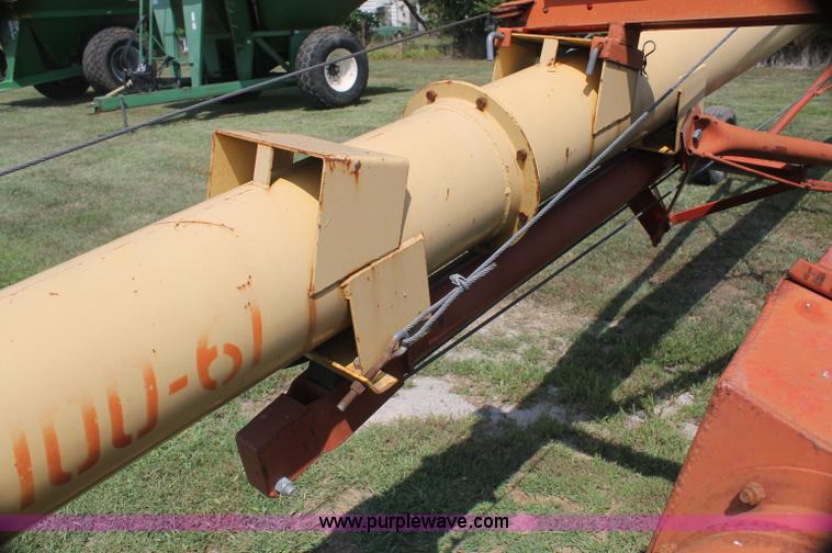 image for item F3309 1999 Westfield MK100-61 portable auger