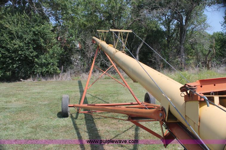 image for item F3309 1999 Westfield MK100-61 portable auger