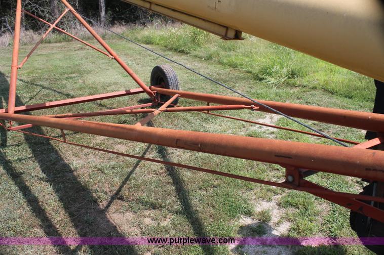 image for item F3309 1999 Westfield MK100-61 portable auger