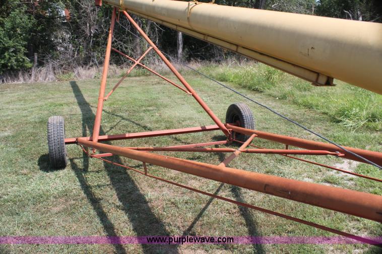 image for item F3309 1999 Westfield MK100-61 portable auger