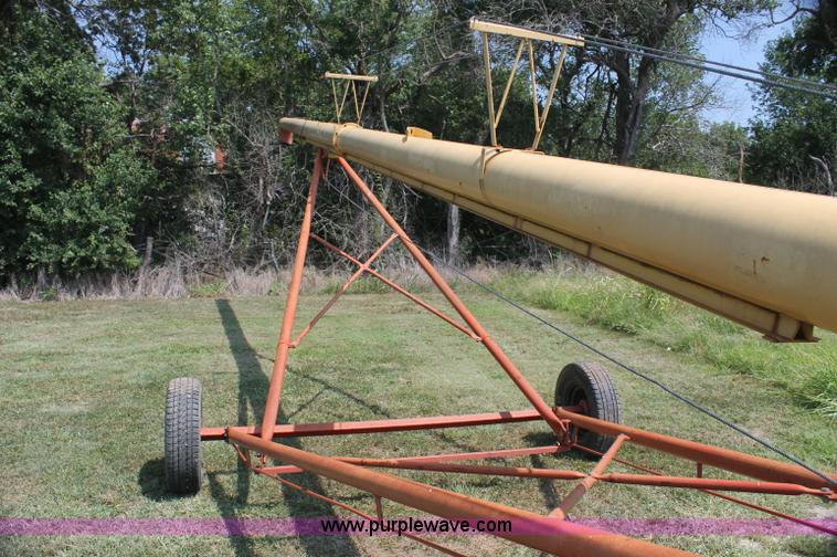 image for item F3309 1999 Westfield MK100-61 portable auger