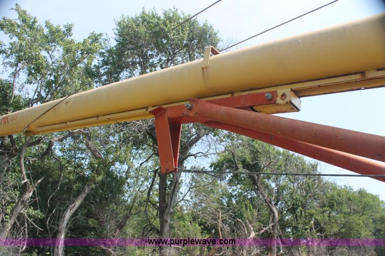 image for item F3309 1999 Westfield MK100-61 portable auger