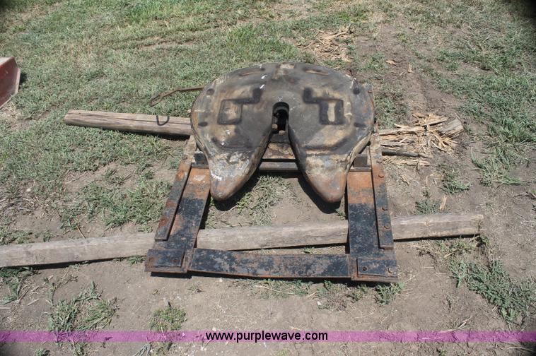 image for item F3313 Fontaine semi fifth wheel hitch