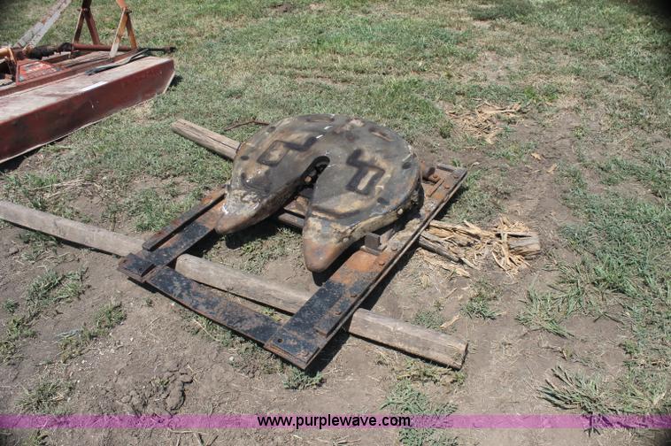 image for item F3313 Fontaine semi fifth wheel hitch