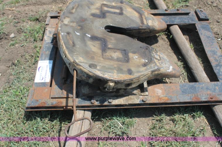 Fontaine semi fifth wheel hitch in Eureka, KS Item F3313 sold Purple Wave