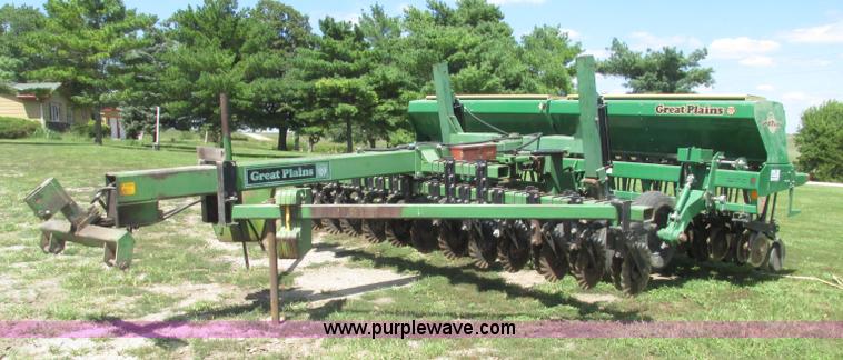 image for item F7493 1999 Great Plains Solid Stand 1500 grain drill