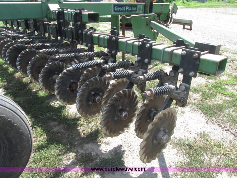 image for item F7493 1999 Great Plains Solid Stand 1500 grain drill