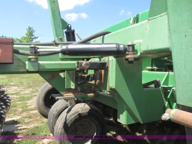 image for item F7493 1999 Great Plains Solid Stand 1500 grain drill