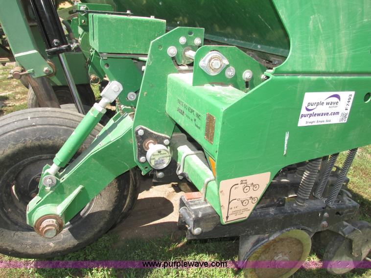 image for item F7493 1999 Great Plains Solid Stand 1500 grain drill