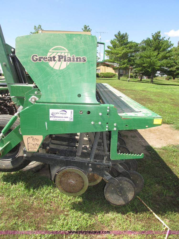 image for item F7493 1999 Great Plains Solid Stand 1500 grain drill