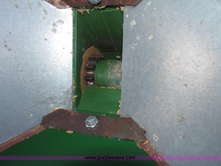 image for item F7493 1999 Great Plains Solid Stand 1500 grain drill