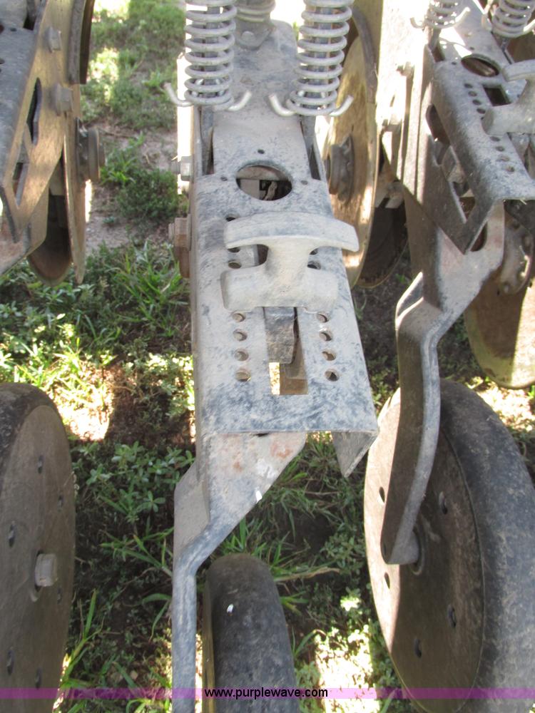 image for item F7493 1999 Great Plains Solid Stand 1500 grain drill