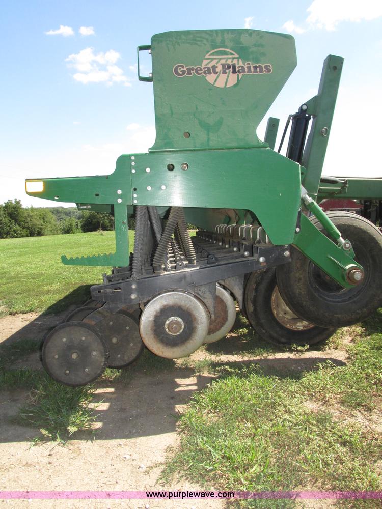 image for item F7493 1999 Great Plains Solid Stand 1500 grain drill