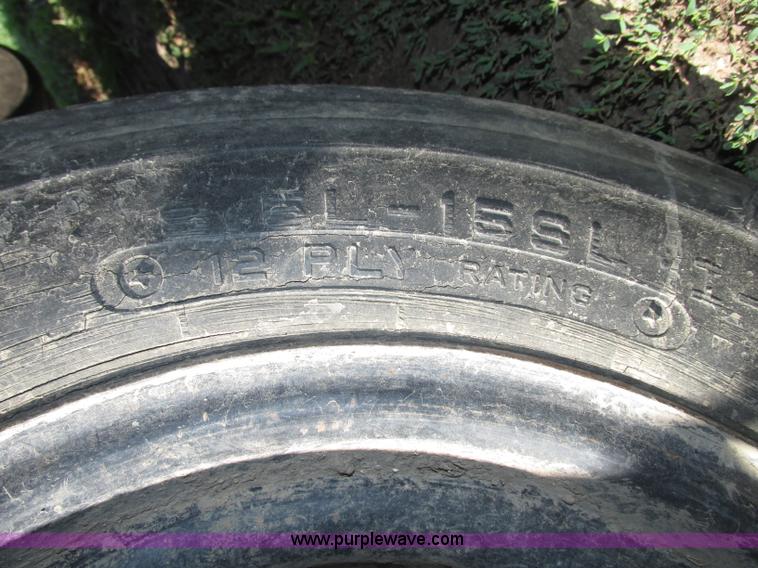 image for item F7493 1999 Great Plains Solid Stand 1500 grain drill