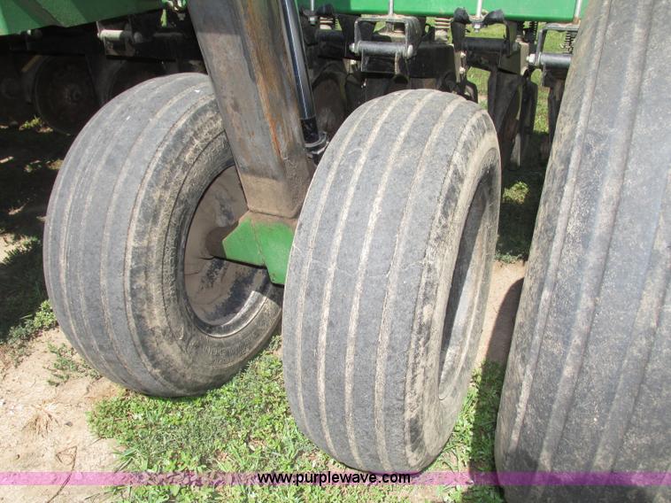 image for item F7493 1999 Great Plains Solid Stand 1500 grain drill