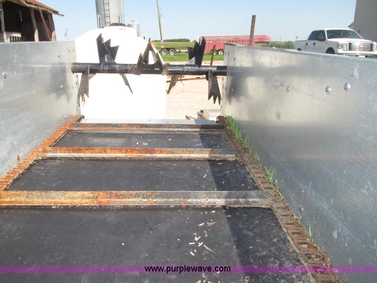 image for item F7496 2013 Frontier MS1105 manure spreader