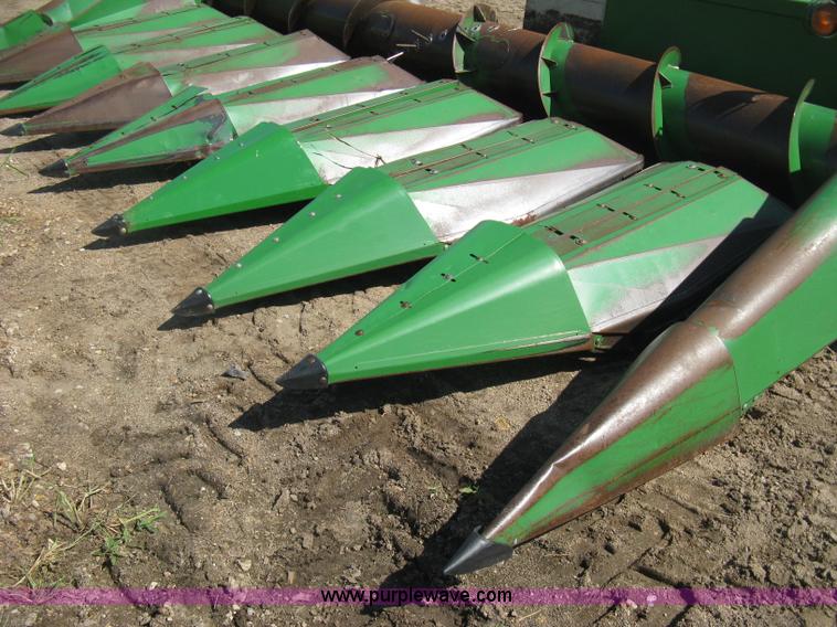 image for item H5267 John Deere 853A row head