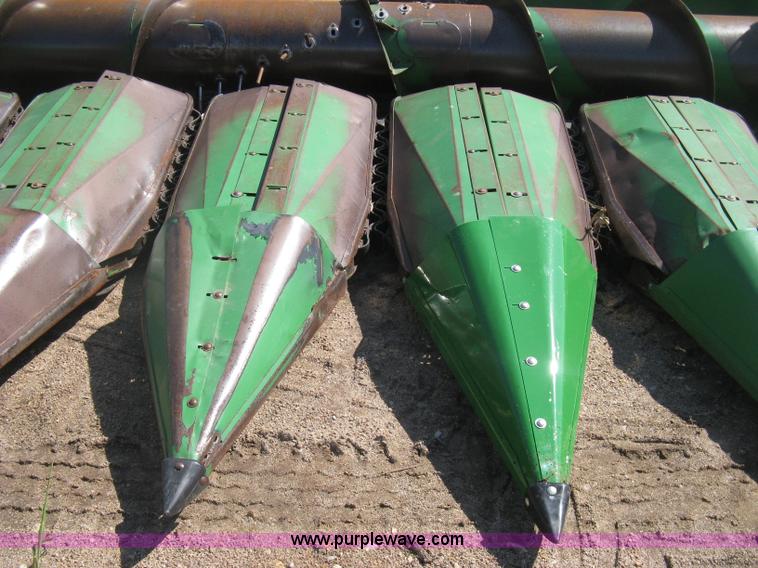 image for item H5267 John Deere 853A row head