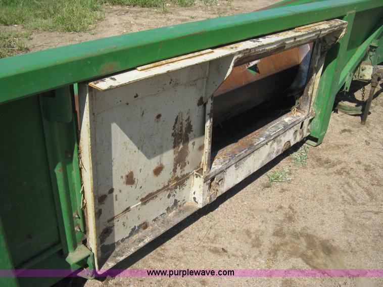 image for item H5267 John Deere 853A row head