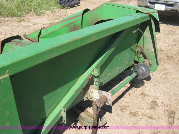 image for item H5267 John Deere 853A row head